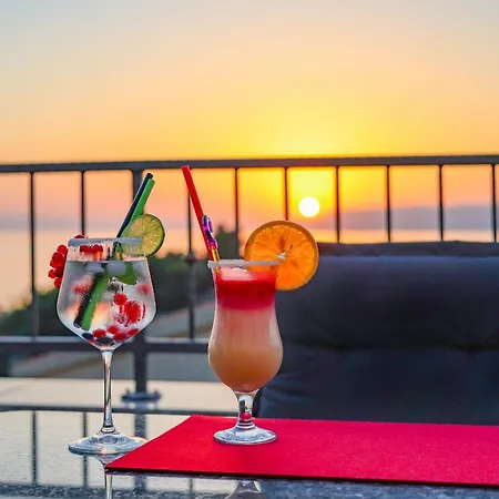 Penthouse Sunset 마카르스카