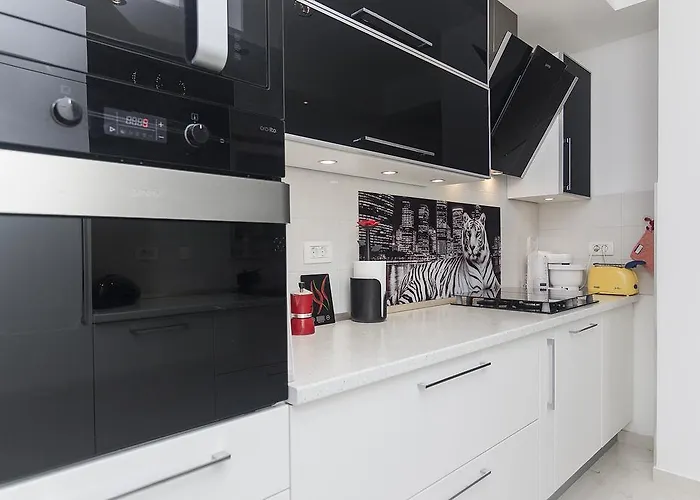 דירה Penthouse Sunset מאקרסקה